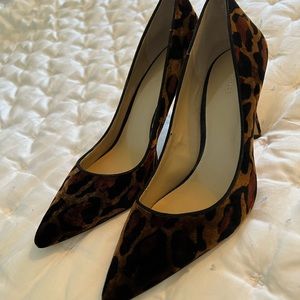 ANN TAYLOR Mila Velvet Pump Leopard